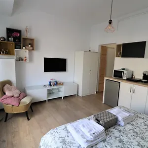 Lovely City Center - Free Minibar Apartamento